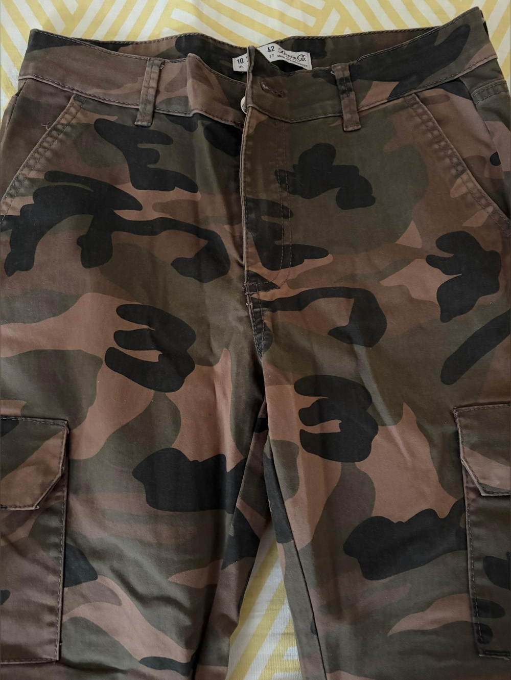 90's Cargo Pants Brown and Olive Camo Cargo Pants - Picture 6 of 8